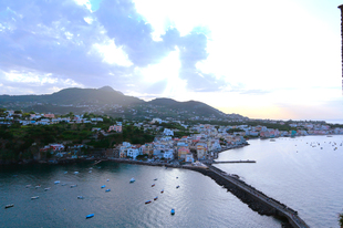 Ischia Ponte al calar delle tenebre